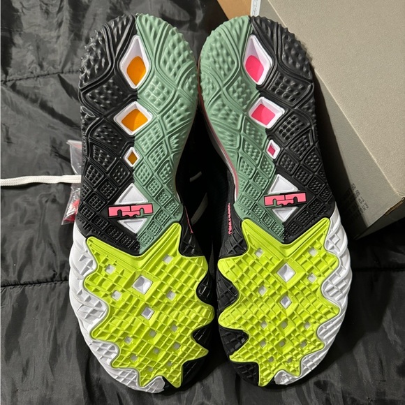 Brand New Lebron James space jam muti colors Sz 14.0 with Box​ - Picture 4 of 9